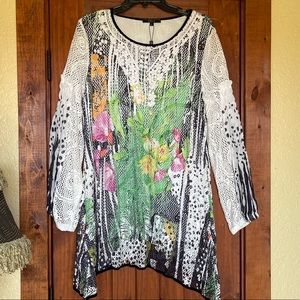 Cativa Tunic Top shark Bite Hem